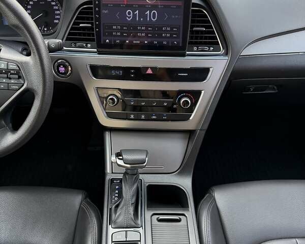 Черный Хендай Соната, объемом двигателя 2 л и пробегом 158 тыс. км за 9900 $, фото 31 на Automoto.ua