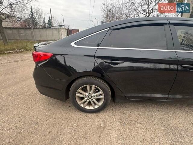 Чорний Хендай Соната, об'ємом двигуна 2.36 л та пробігом 203 тис. км за 8000 $, фото 2 на Automoto.ua