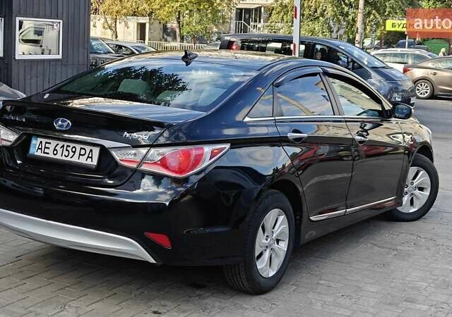 Черный Хендай Соната, объемом двигателя 2.4 л и пробегом 225 тыс. км за 10700 $, фото 3 на Automoto.ua