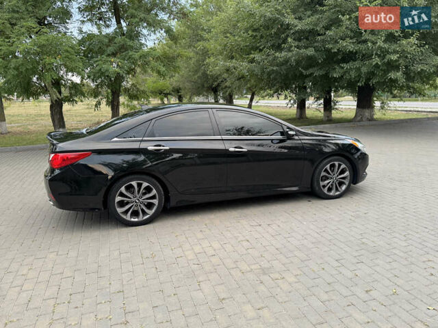 Чорний Хендай Соната, об'ємом двигуна 2.36 л та пробігом 218 тис. км за 8999 $, фото 2 на Automoto.ua