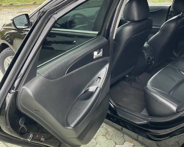 Черный Хендай Соната, объемом двигателя 2 л и пробегом 190 тыс. км за 7600 $, фото 43 на Automoto.ua