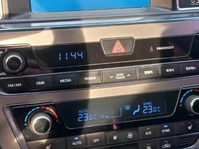 Черный Хендай Соната, объемом двигателя 2 л и пробегом 208 тыс. км за 10800 $, фото 10 на Automoto.ua