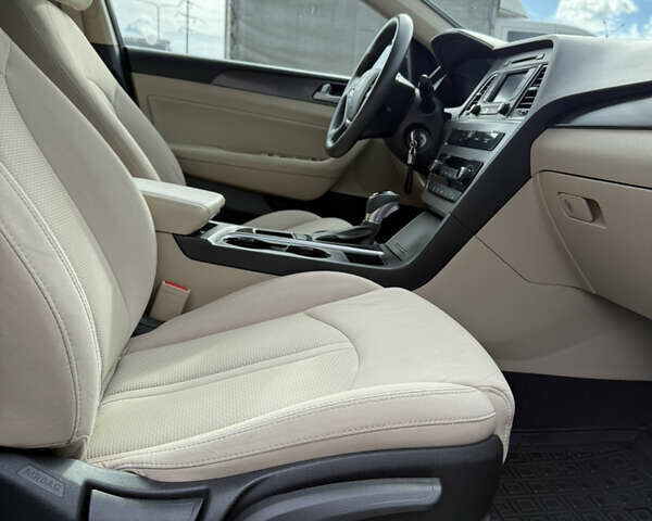 Черный Хендай Соната, объемом двигателя 2.36 л и пробегом 170 тыс. км за 9500 $, фото 27 на Automoto.ua