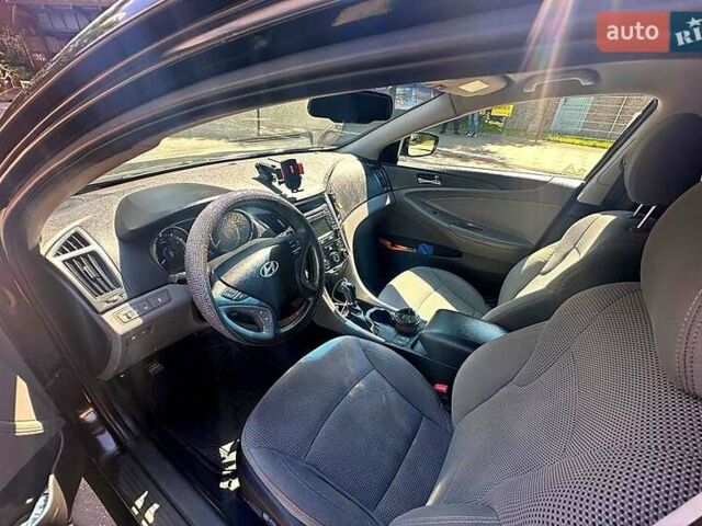 Чорний Хендай Соната, об'ємом двигуна 2.4 л та пробігом 167 тис. км за 7800 $, фото 8 на Automoto.ua