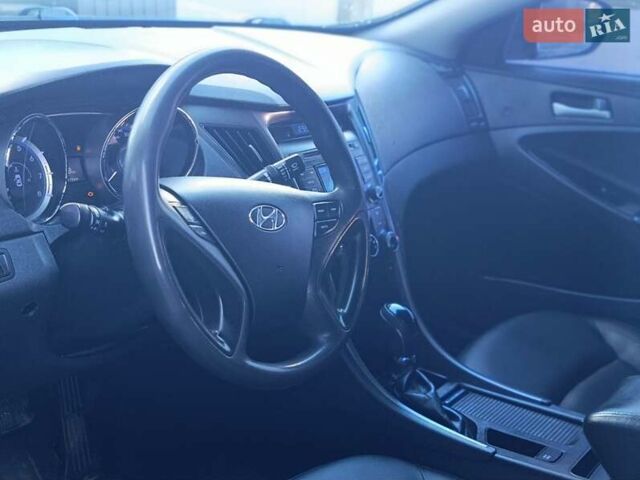 Хендай Соната 2014 у Полтаві на Automoto.ua Чорний Хендай Соната, об'ємом двигуна 2 л та пробігом 250 тис. км за 6499 $, фото 4 на Automoto.ua