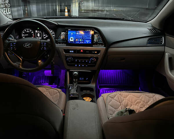 Черный Хендай Соната, объемом двигателя 2.36 л и пробегом 300 тыс. км за 9000 $, фото 19 на Automoto.ua