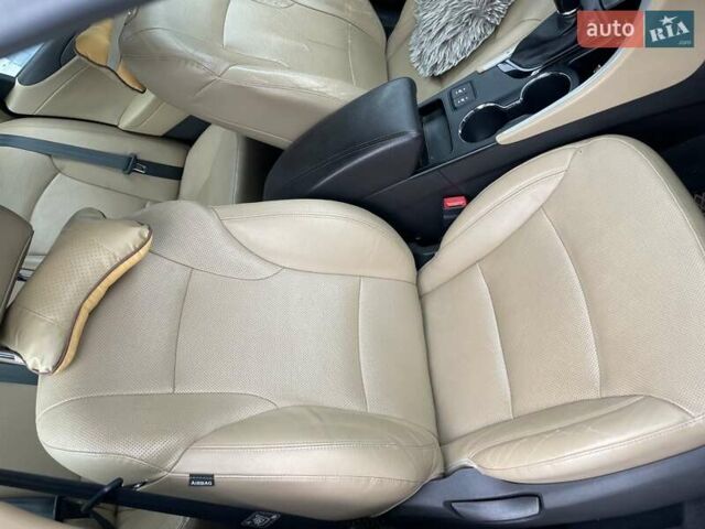 Черный Хендай Соната, объемом двигателя 2.36 л и пробегом 165 тыс. км за 10400 $, фото 6 на Automoto.ua