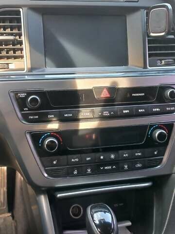 Чорний Хендай Соната, об'ємом двигуна 2 л та пробігом 209 тис. км за 10800 $, фото 9 на Automoto.ua