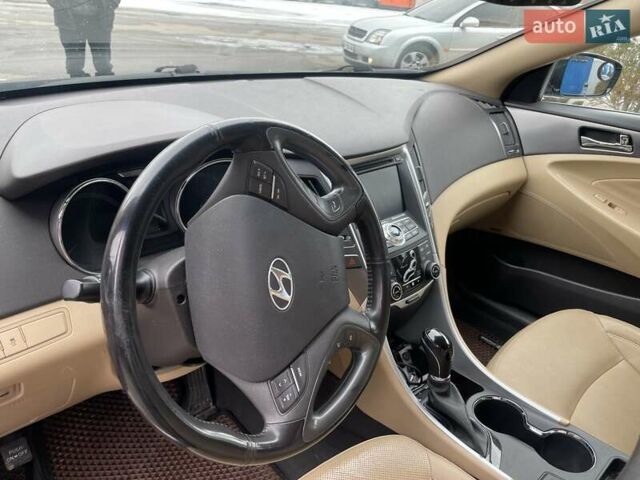 Черный Хендай Соната, объемом двигателя 2.36 л и пробегом 165 тыс. км за 10400 $, фото 10 на Automoto.ua