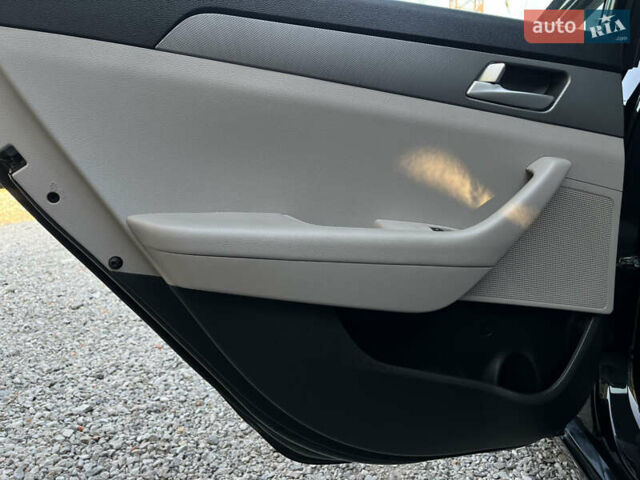 Черный Хендай Соната, объемом двигателя 2.36 л и пробегом 166 тыс. км за 10700 $, фото 15 на Automoto.ua