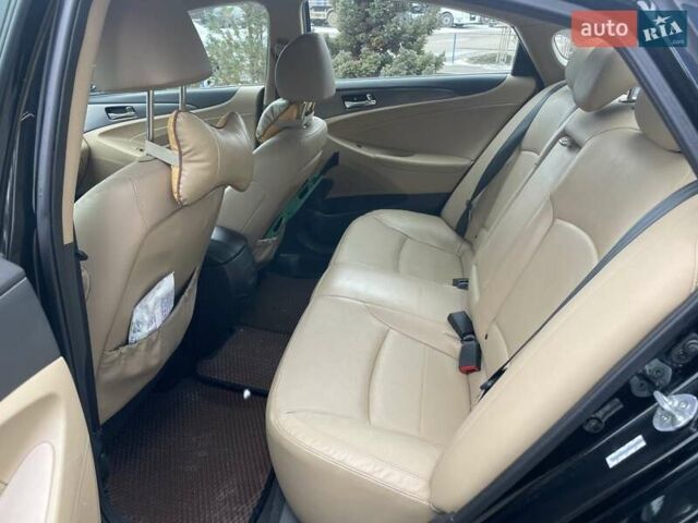 Черный Хендай Соната, объемом двигателя 2.36 л и пробегом 165 тыс. км за 10400 $, фото 9 на Automoto.ua