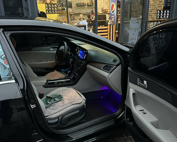 Черный Хендай Соната, объемом двигателя 2.36 л и пробегом 300 тыс. км за 9000 $, фото 15 на Automoto.ua