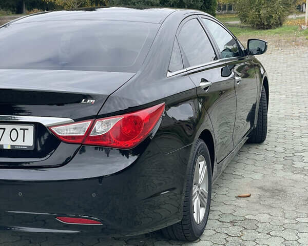 Черный Хендай Соната, объемом двигателя 2 л и пробегом 190 тыс. км за 7600 $, фото 13 на Automoto.ua