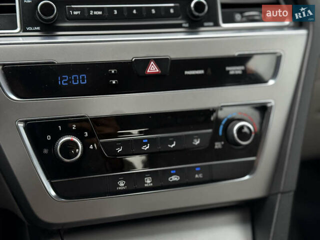 Хендай Соната 2014 у Ковель на Automoto.ua Чорний Хендай Соната, об'ємом двигуна 2.36 л та пробігом 215 тис. км за 10500 $, фото 36 на Automoto.ua