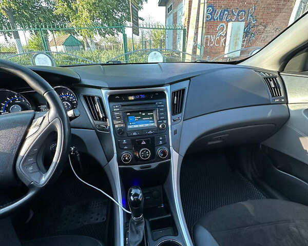 Черный Хендай Соната, объемом двигателя 2.36 л и пробегом 168 тыс. км за 8000 $, фото 10 на Automoto.ua