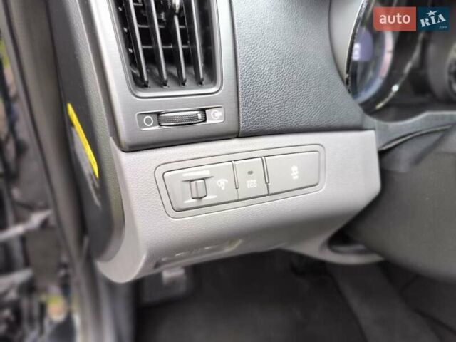 Черный Хендай Соната, объемом двигателя 2.36 л и пробегом 152 тыс. км за 9000 $, фото 18 на Automoto.ua