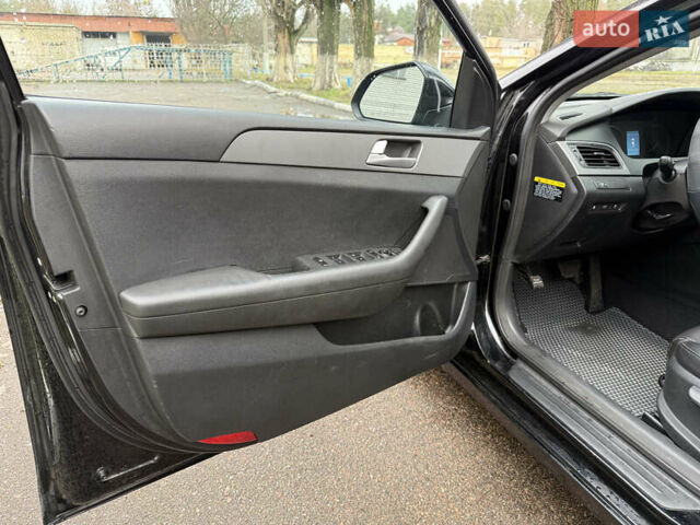 Черный Хендай Соната, объемом двигателя 2 л и пробегом 249 тыс. км за 7500 $, фото 19 на Automoto.ua