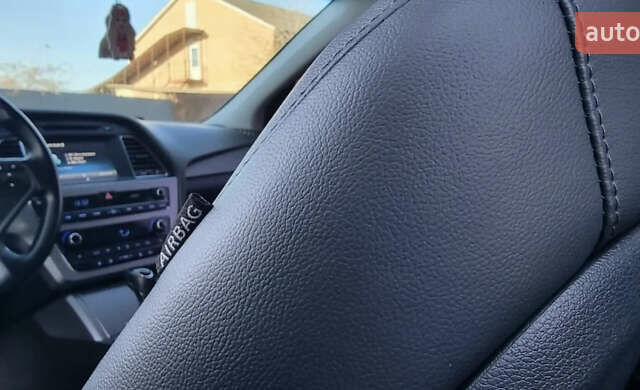 Чорний Хендай Соната, об'ємом двигуна 2 л та пробігом 184 тис. км за 12500 $, фото 61 на Automoto.ua