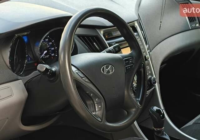 Черный Хендай Соната, объемом двигателя 2.4 л и пробегом 225 тыс. км за 10700 $, фото 14 на Automoto.ua