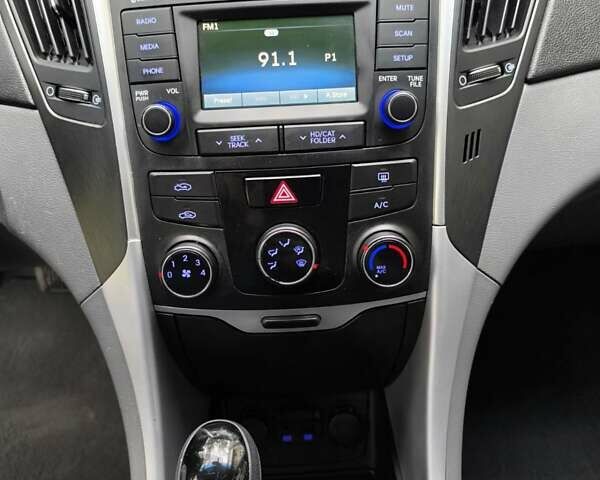 Черный Хендай Соната, объемом двигателя 2.36 л и пробегом 152 тыс. км за 9000 $, фото 17 на Automoto.ua