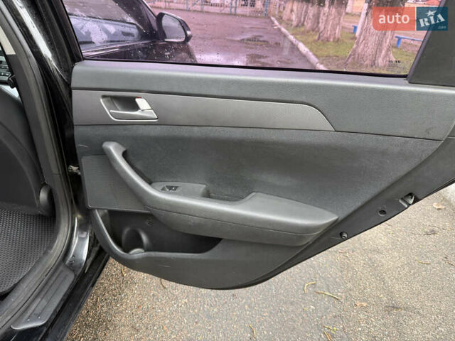 Черный Хендай Соната, объемом двигателя 2 л и пробегом 249 тыс. км за 7500 $, фото 30 на Automoto.ua