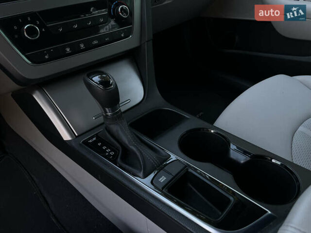 Черный Хендай Соната, объемом двигателя 2.36 л и пробегом 166 тыс. км за 10700 $, фото 24 на Automoto.ua