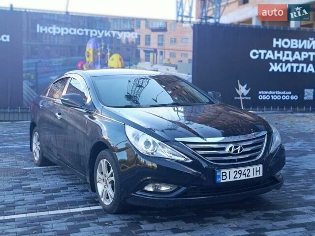 Хендай Соната 2014 у Полтаві на Automoto.ua Чорний Хендай Соната, об'ємом двигуна 2 л та пробігом 250 тис. км за 6499 $, фото 3 на Automoto.ua