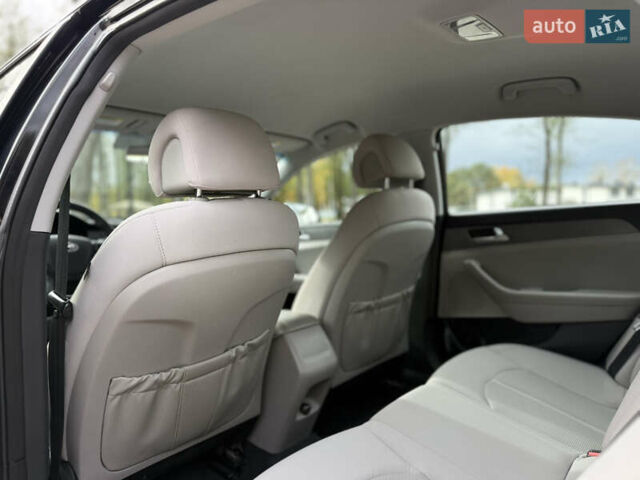 Хендай Соната 2014 у Ковель на Automoto.ua Чорний Хендай Соната, об'ємом двигуна 2.36 л та пробігом 215 тис. км за 10500 $, фото 59 на Automoto.ua