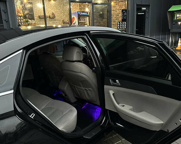 Черный Хендай Соната, объемом двигателя 2.36 л и пробегом 300 тыс. км за 9000 $, фото 12 на Automoto.ua