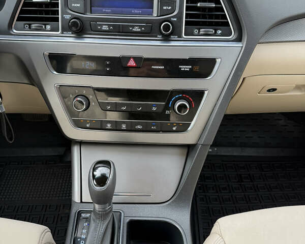 Черный Хендай Соната, объемом двигателя 2.36 л и пробегом 170 тыс. км за 9500 $, фото 23 на Automoto.ua