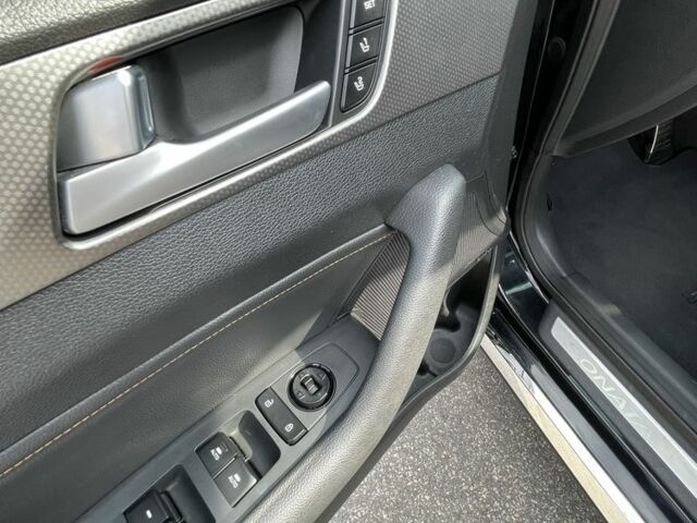 Чорний Хендай Соната, об'ємом двигуна 2 л та пробігом 127 тис. км за 12200 $, фото 11 на Automoto.ua