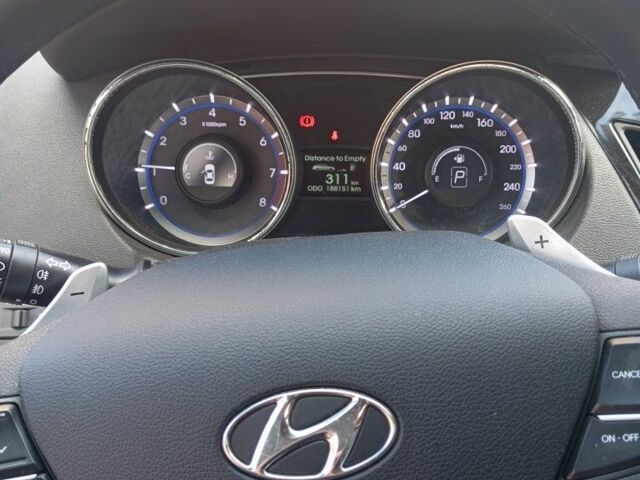 Черный Хендай Соната, объемом двигателя 2.4 л и пробегом 190 тыс. км за 10200 $, фото 2 на Automoto.ua