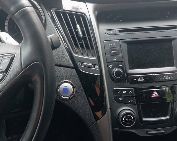 Черный Хендай Соната, объемом двигателя 2.4 л и пробегом 190 тыс. км за 10200 $, фото 12 на Automoto.ua