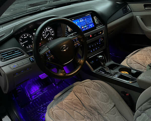 Черный Хендай Соната, объемом двигателя 2.36 л и пробегом 300 тыс. км за 9000 $, фото 17 на Automoto.ua