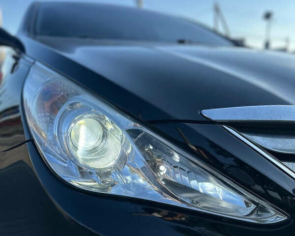 Черный Хендай Соната, объемом двигателя 2.36 л и пробегом 168 тыс. км за 8000 $, фото 2 на Automoto.ua