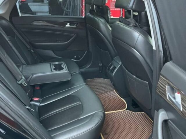 Черный Хендай Соната, объемом двигателя 2.4 л и пробегом 182 тыс. км за 10700 $, фото 3 на Automoto.ua