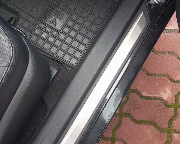 Черный Хендай Соната, объемом двигателя 2.4 л и пробегом 190 тыс. км за 10200 $, фото 13 на Automoto.ua