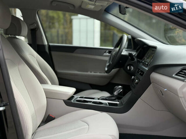 Хендай Соната 2014 у Ковель на Automoto.ua Чорний Хендай Соната, об'ємом двигуна 2.36 л та пробігом 215 тис. км за 10500 $, фото 46 на Automoto.ua