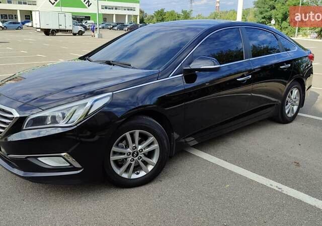 Черный Хендай Соната, объемом двигателя 2 л и пробегом 188 тыс. км за 10800 $, фото 3 на Automoto.ua