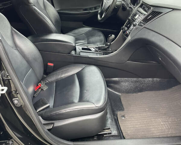 Черный Хендай Соната, объемом двигателя 2 л и пробегом 190 тыс. км за 7600 $, фото 38 на Automoto.ua