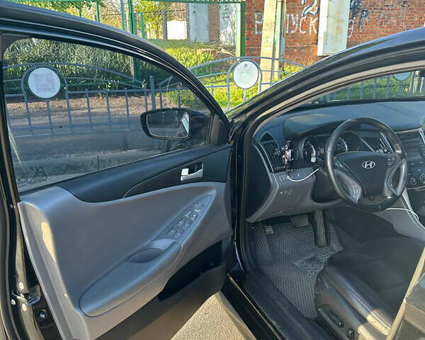 Черный Хендай Соната, объемом двигателя 2.36 л и пробегом 168 тыс. км за 8000 $, фото 7 на Automoto.ua