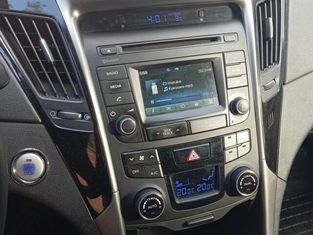 Черный Хендай Соната, объемом двигателя 2.4 л и пробегом 190 тыс. км за 10200 $, фото 5 на Automoto.ua