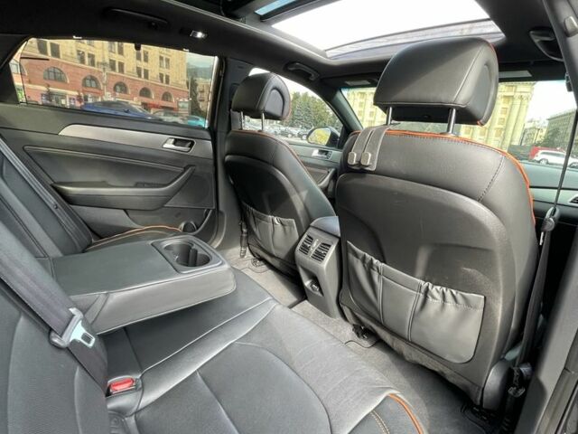Чорний Хендай Соната, об'ємом двигуна 2 л та пробігом 127 тис. км за 12200 $, фото 8 на Automoto.ua