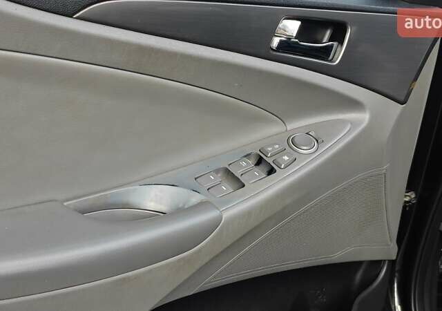 Черный Хендай Соната, объемом двигателя 2.4 л и пробегом 225 тыс. км за 10700 $, фото 12 на Automoto.ua