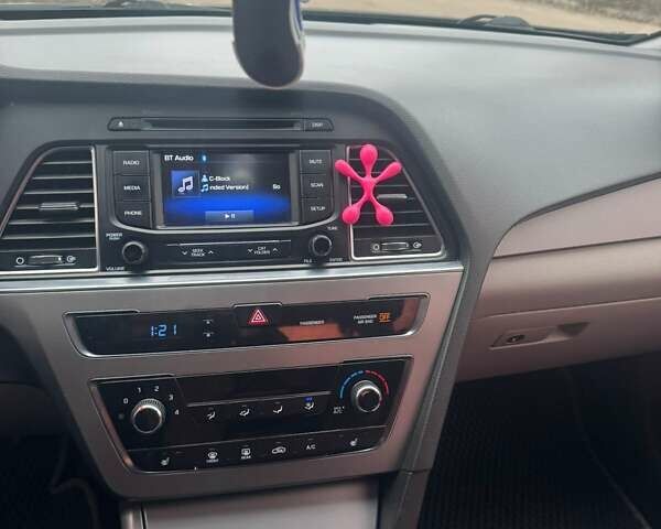 Чорний Хендай Соната, об'ємом двигуна 2.36 л та пробігом 203 тис. км за 8000 $, фото 5 на Automoto.ua