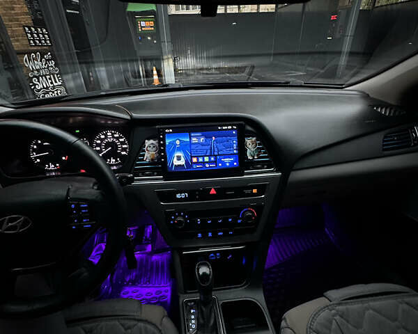 Черный Хендай Соната, объемом двигателя 2.36 л и пробегом 300 тыс. км за 9000 $, фото 24 на Automoto.ua