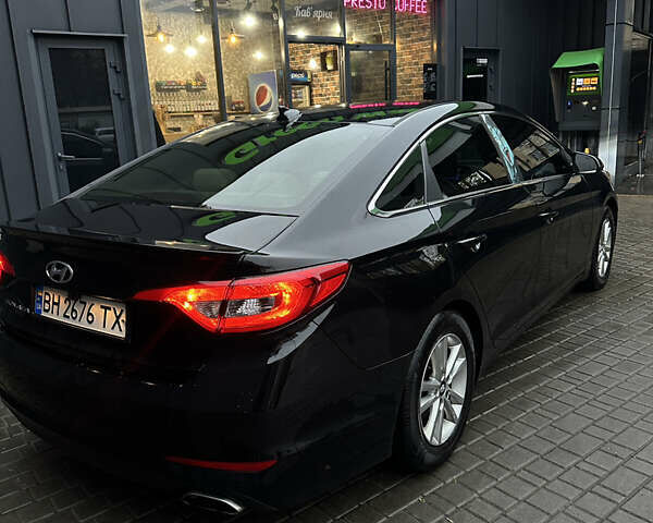 Черный Хендай Соната, объемом двигателя 2.36 л и пробегом 300 тыс. км за 9000 $, фото 5 на Automoto.ua