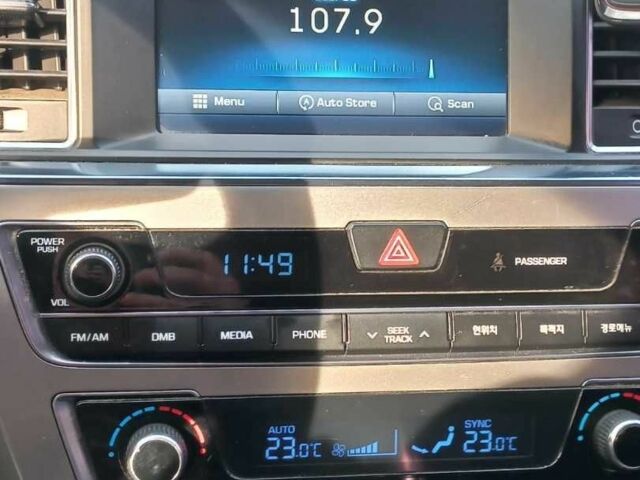 Черный Хендай Соната, объемом двигателя 2 л и пробегом 208 тыс. км за 10800 $, фото 2 на Automoto.ua