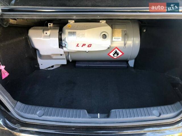 Черный Хендай Соната, объемом двигателя 2 л и пробегом 253 тыс. км за 10500 $, фото 16 на Automoto.ua