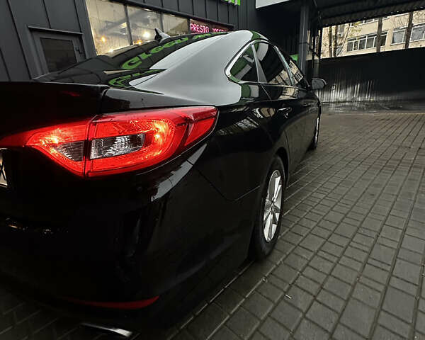 Черный Хендай Соната, объемом двигателя 2.36 л и пробегом 300 тыс. км за 9000 $, фото 27 на Automoto.ua